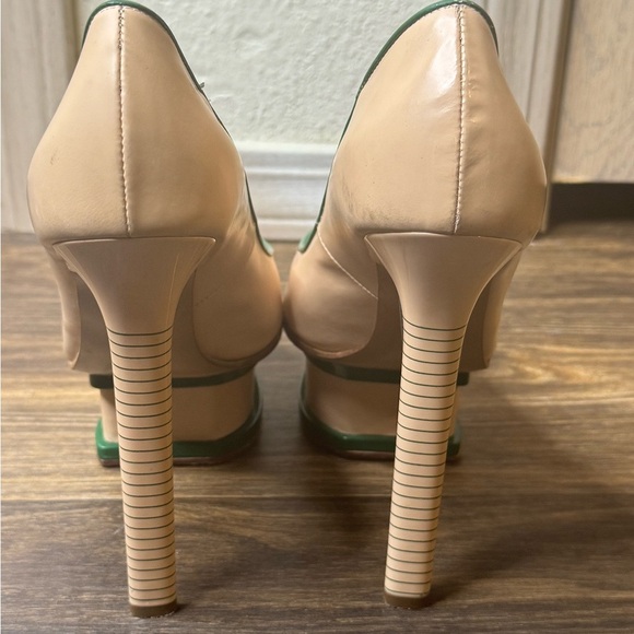 3/$30 Pollini Women's Green and Tan Peep Toe Heels - Picture 5 of 13